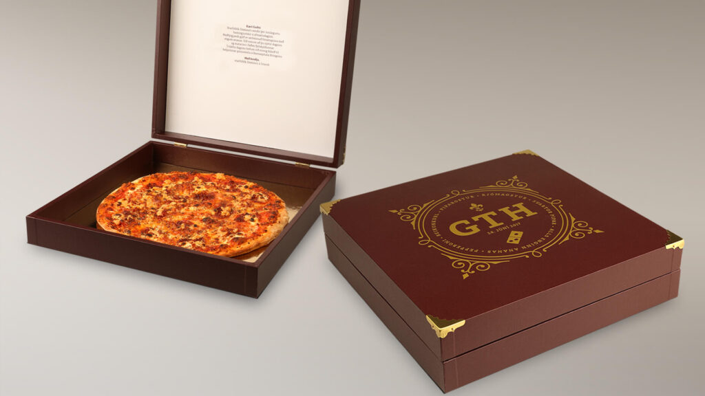 Opinn kasssi með pizzu.