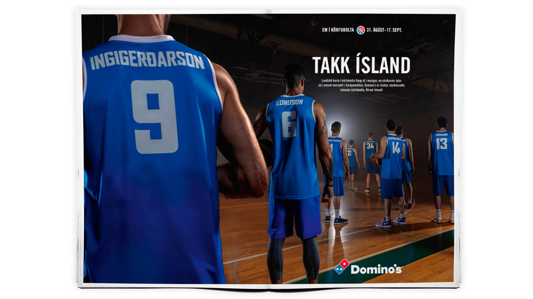 Séð aftan á körfuboltamenn.