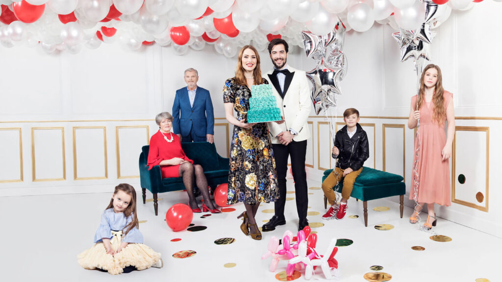 Fólk í hátíðarskapi.